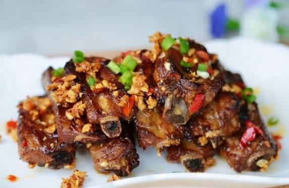 蒜香排骨料理